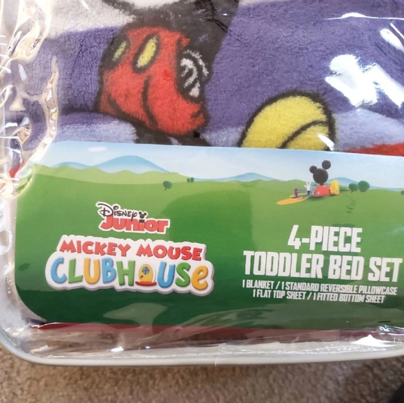 Disney junior Mickey 4 piece toddler bed set - Picture 2 of 5